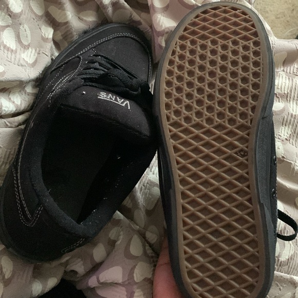 I’m selling Vans similar too Knu Skool vans - Picture 2 of 4